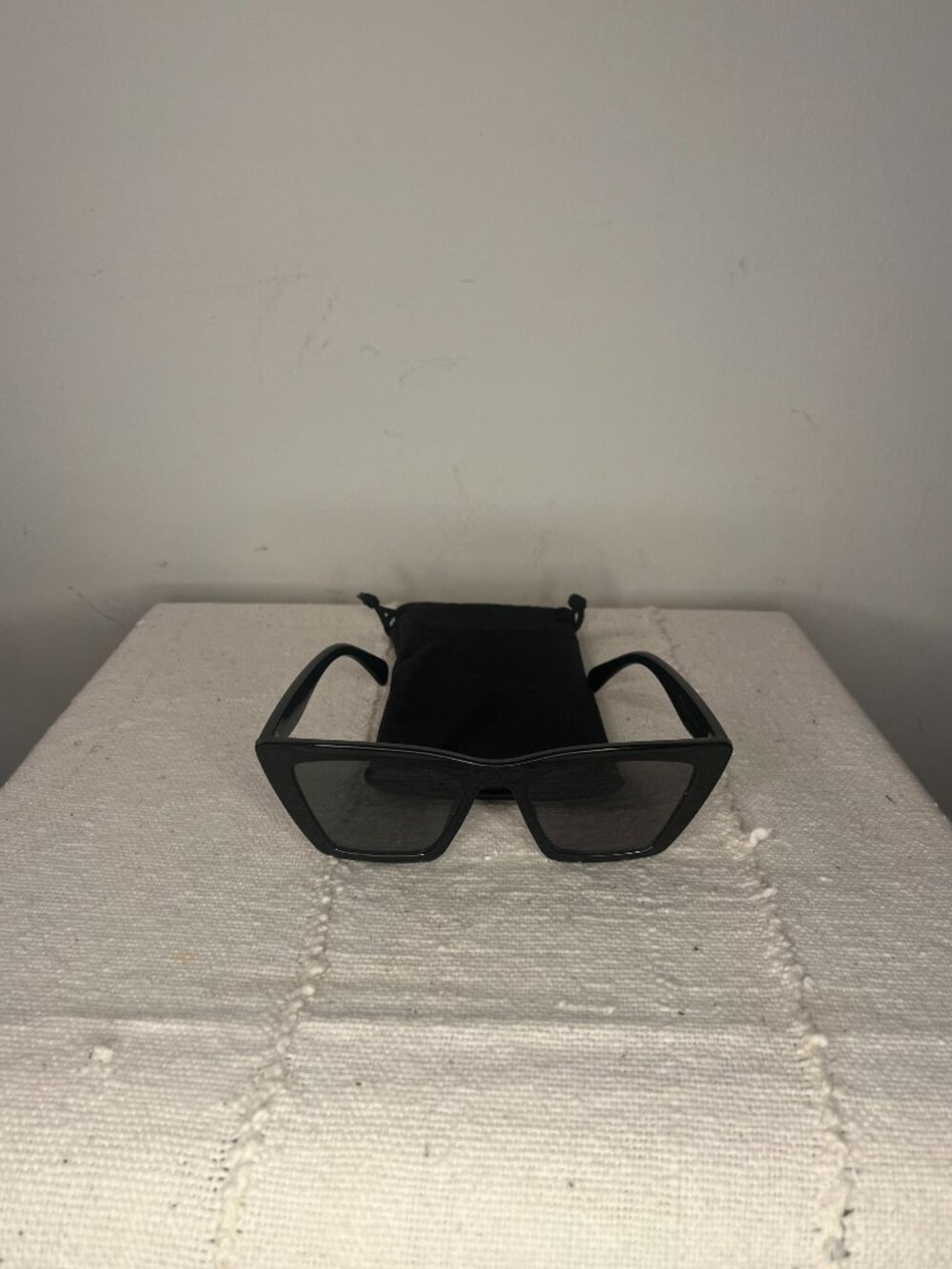 & Other Stories Angular Cat-Eye Glasses – Chic Modern Eyewear Black